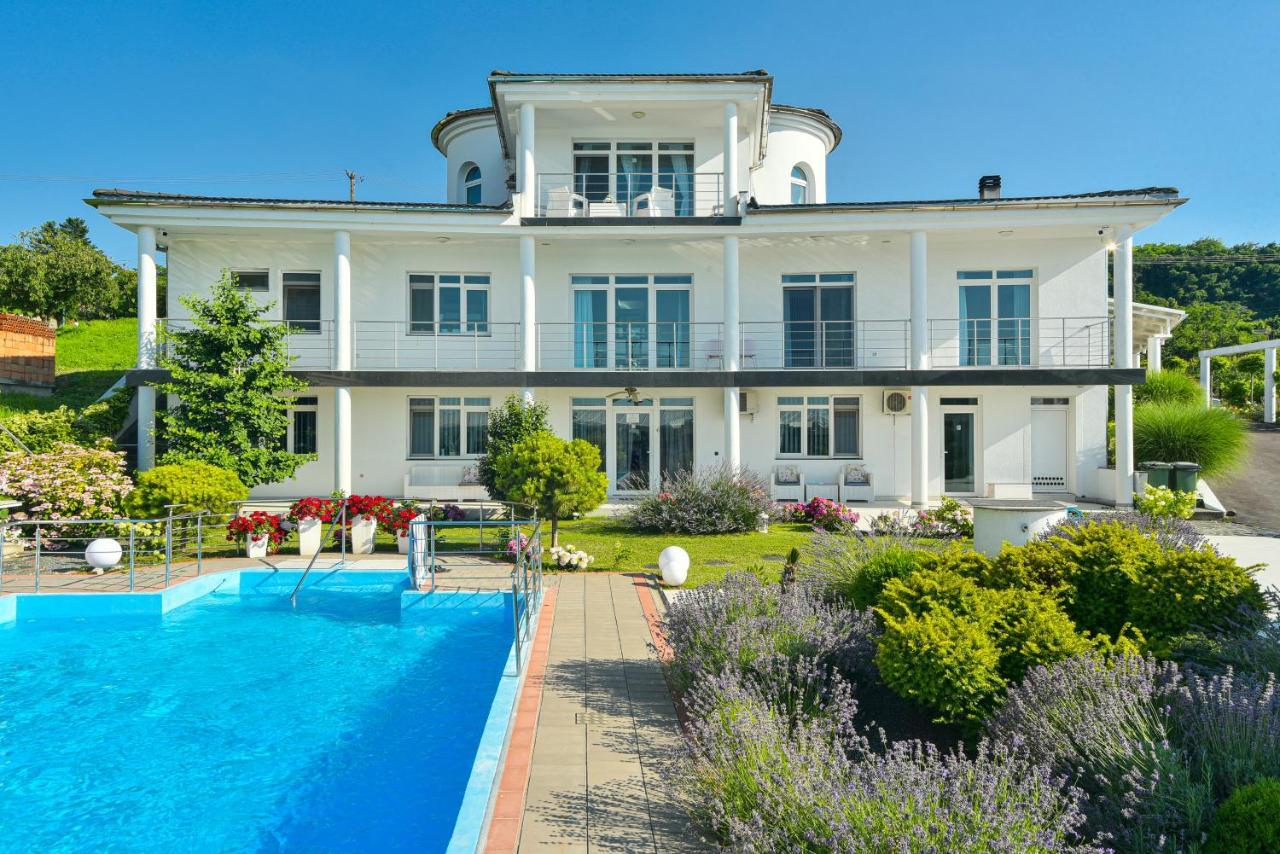 Apartments Villa Graf Смедерево Экстерьер фото