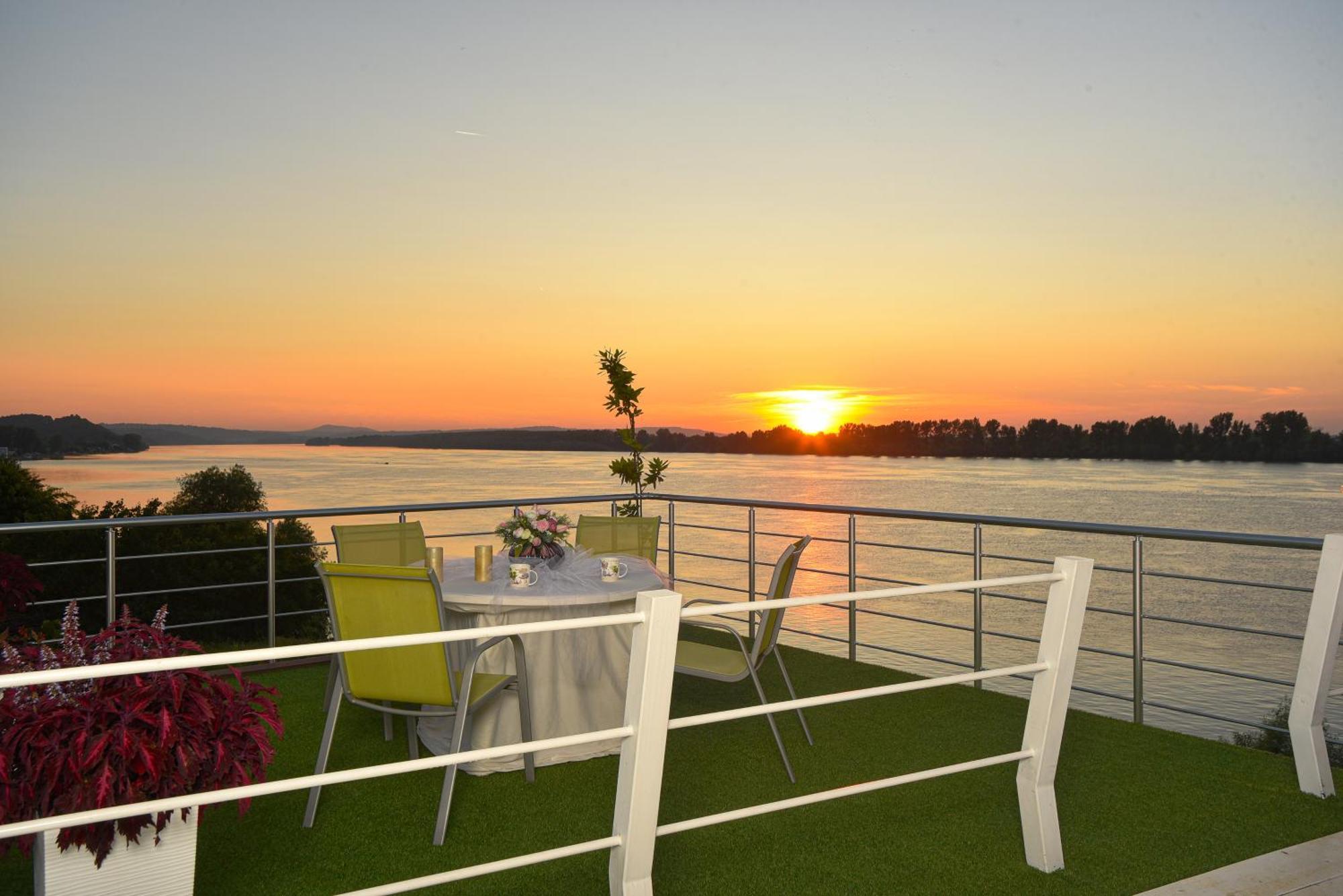 Apartments Villa Graf Смедерево Экстерьер фото
